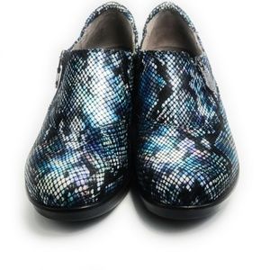 Naturalizer blue marbled slip on shoes